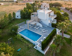 Xenos Villa 1 With Private Swimming Pool Near The Sea