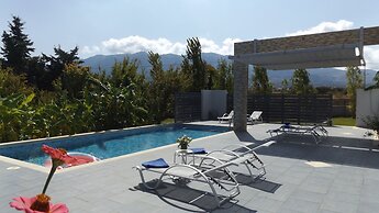 Xenos Villa 1 With Private Swimming Pool Near The Sea
