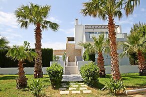 Xenos Villa 1 With Private Swimming Pool Near The Sea