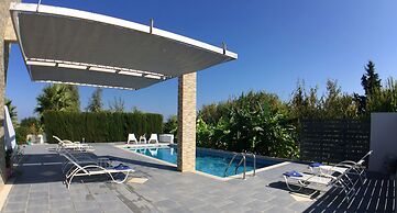 Xenos Villa 1 With Private Swimming Pool Near The Sea
