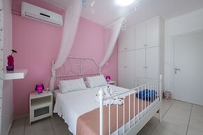 Xenos Villa 1 With Private Swimming Pool Near The Sea