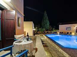 Group Accomodation, Heliopetra Studios And Houses