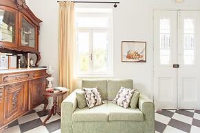 Stylish Art Deco Apartment Close To The Beach