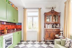 Stylish Art Deco Apartment Close To The Beach