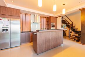 Beach Front 4 Bedroom Pool Villa RV