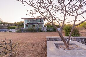 Beach Front 4 Bedroom Pool Villa RV