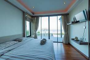 Beach Front 4 Bedroom Pool Villa RV