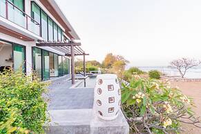 Beach Front 4 Bedroom Pool Villa RV