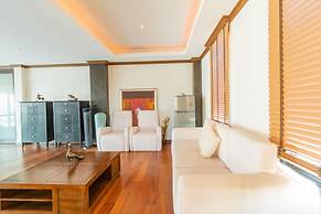 Beach Front 4 Bedroom Pool Villa RV