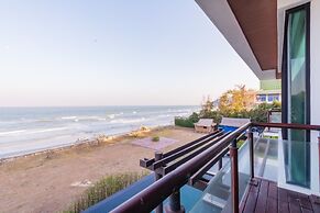 Beach Front 4 Bedroom Pool Villa RV