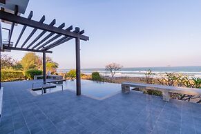 Beach Front 4 Bedroom Pool Villa RV