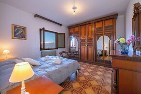 Oasi di Castelveccana Apt Pool and View