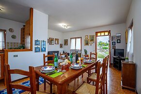 Oasi di Castelveccana Apt Pool and View