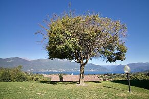 Oasi di Castelveccana Apt Pool and View