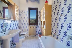 Oasi di Castelveccana Apt Pool and View