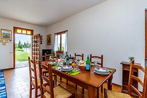 Oasi di Castelveccana Apt Pool and View