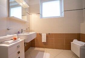 Vista di Maccagno Fantastico Pool