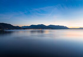 Vista di Maccagno Fantastico Pool