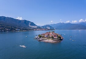 Vista di Maccagno Fantastico Pool