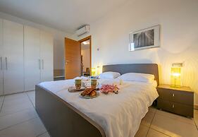 Vista di Maccagno Fantastico Pool