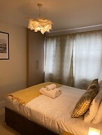 Luxurious Modern One Bedroom Apartment