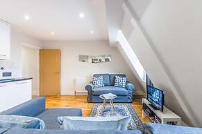 Luxurious Modern One Bedroom Apartment