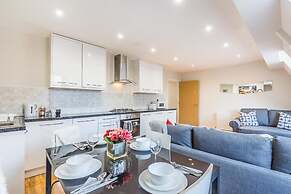 Luxurious Modern One Bedroom Apartment