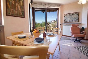 Casa Margherita Luino Hillside