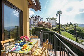 Casa Margherita Luino Hillside