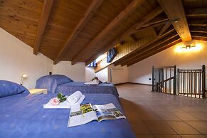 Casa Margherita Luino Hillside