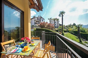 Casa Margherita Luino Hillside