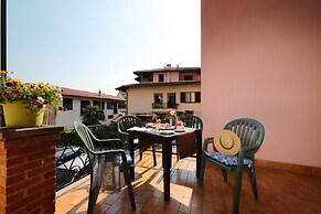 Petalo Bianco 100m from lake