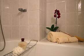 Petalo Bianco 100m from lake