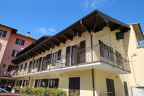Petalo Bianco 100m from lake