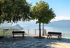 Residenza due Laghi Pool Lake View