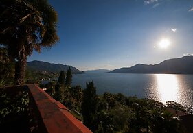 Residenza due Laghi Pool Lake View