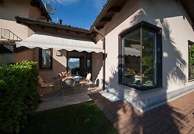 Residenza due Laghi Pool Lake View