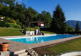 Residenza due Laghi Pool Lake View