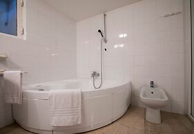Residenza due Laghi Pool Lake View