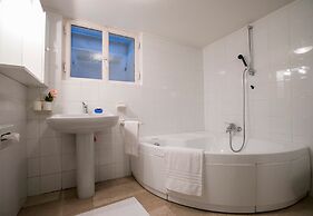 Residenza due Laghi Pool Lake View