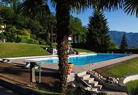 Residenza due Laghi Pool Lake View