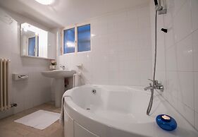 Residenza due Laghi Pool Lake View