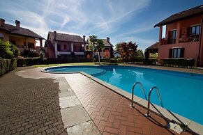 Sunflower Relax Pool and Terrace