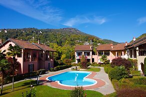 Sunflower Relax Pool and Terrace
