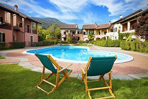 Sunflower Relax Pool and Terrace