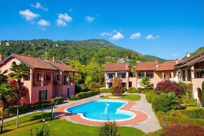Sunflower Relax Pool and Terrace
