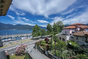 Residenza Oleandro Lake View Luino Center