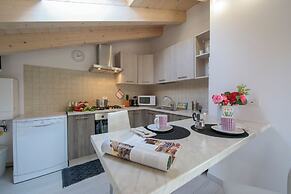 Silver Lake Apartment