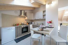 Silver Lake Apartment