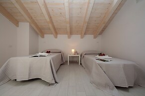 Silver Lake Apartment